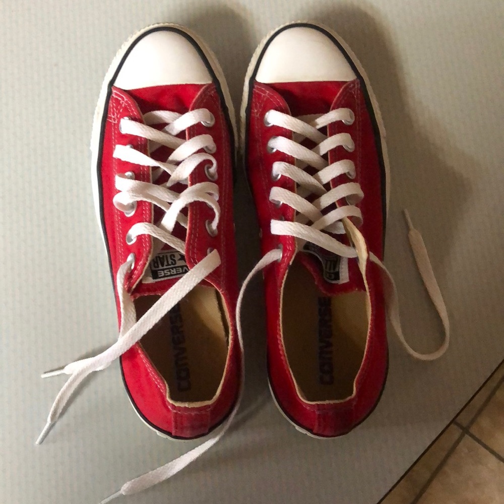 Red converse size 8